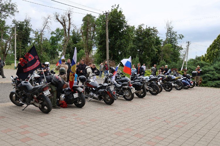 День России: мото-автопробег прошёл в Усть-Лабинском районе