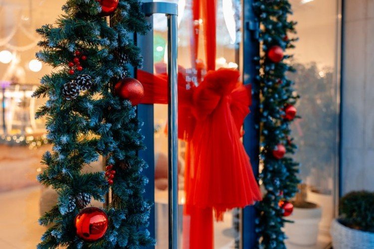 У кого новогоднее украшение лучше?