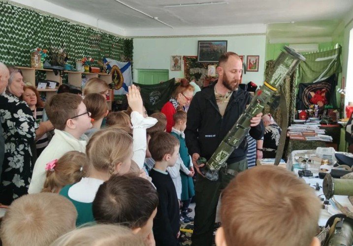 Маскхалаты с оберегами, плетение с молитвами и разговоры о важном