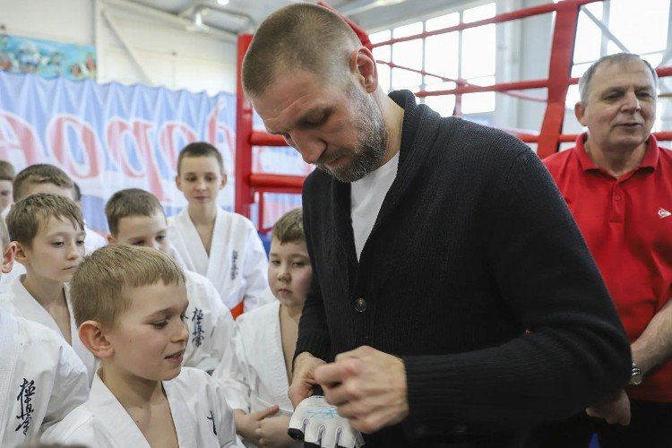 Дмитрий Пирог: «В Усть-Лабинском районе высокие темпы развития физической культуры и спорта»