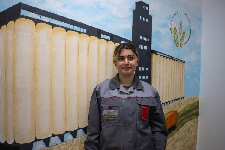 Картина маслом: вот как на Ладожском элеваторе любят свою работу