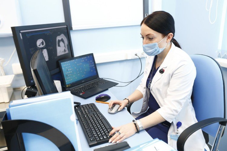 Более 5 тысяч «земских» врачей и фельдшеров Кубани получили выплаты по госпрограмме