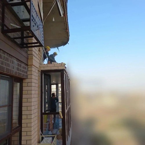 Ночная атака на Краснодар: повреждены жилые дома, автомобили, есть погибший