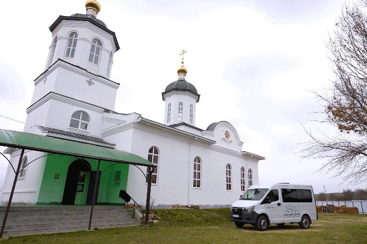 В усть-лабинской обители появился свой микроавтобус