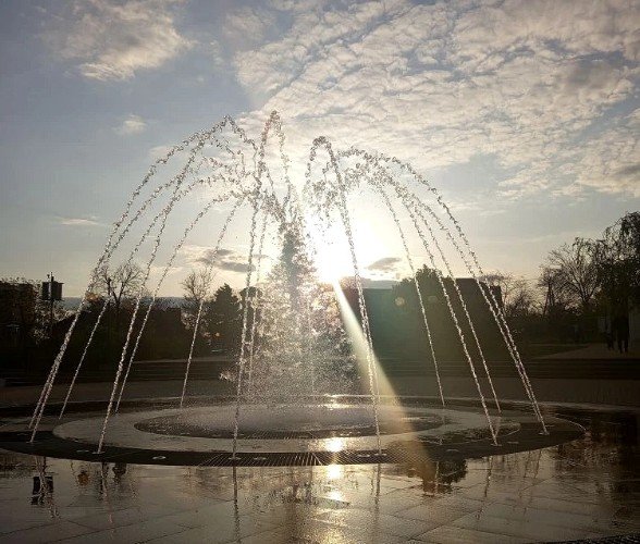 В Усть-Лабинске включили фонтан