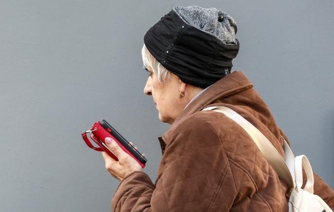 Новые методы мошенников: как защитить пожилых родственников?